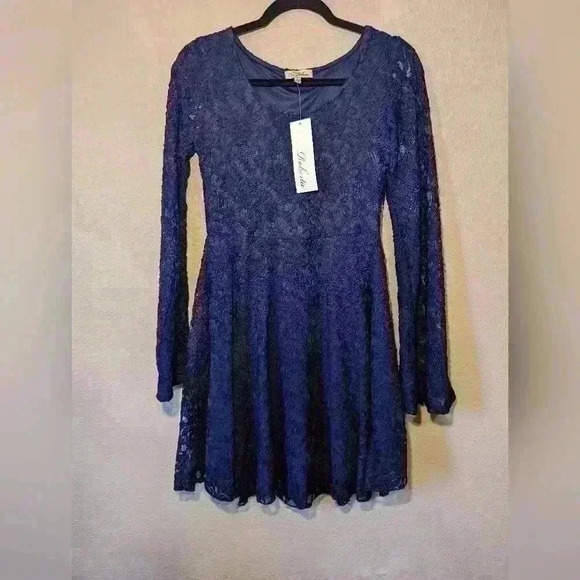 NWT Roberta Navy lace dress with bell sleeves size Medium - Picture 1 of 6